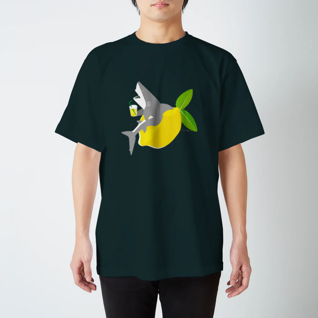 さかたようこ / サメ画家のレモネードサメ〈 濃いめの色味をお選びください 〉 Regular Fit T-Shirt