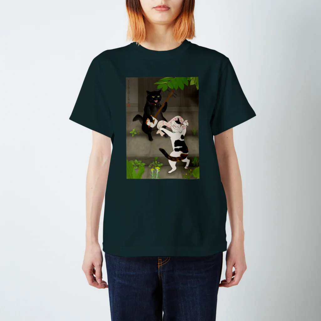 雁花工房（寄付アイテム販売中です）の黒猫と三毛猫 Regular Fit T-Shirt