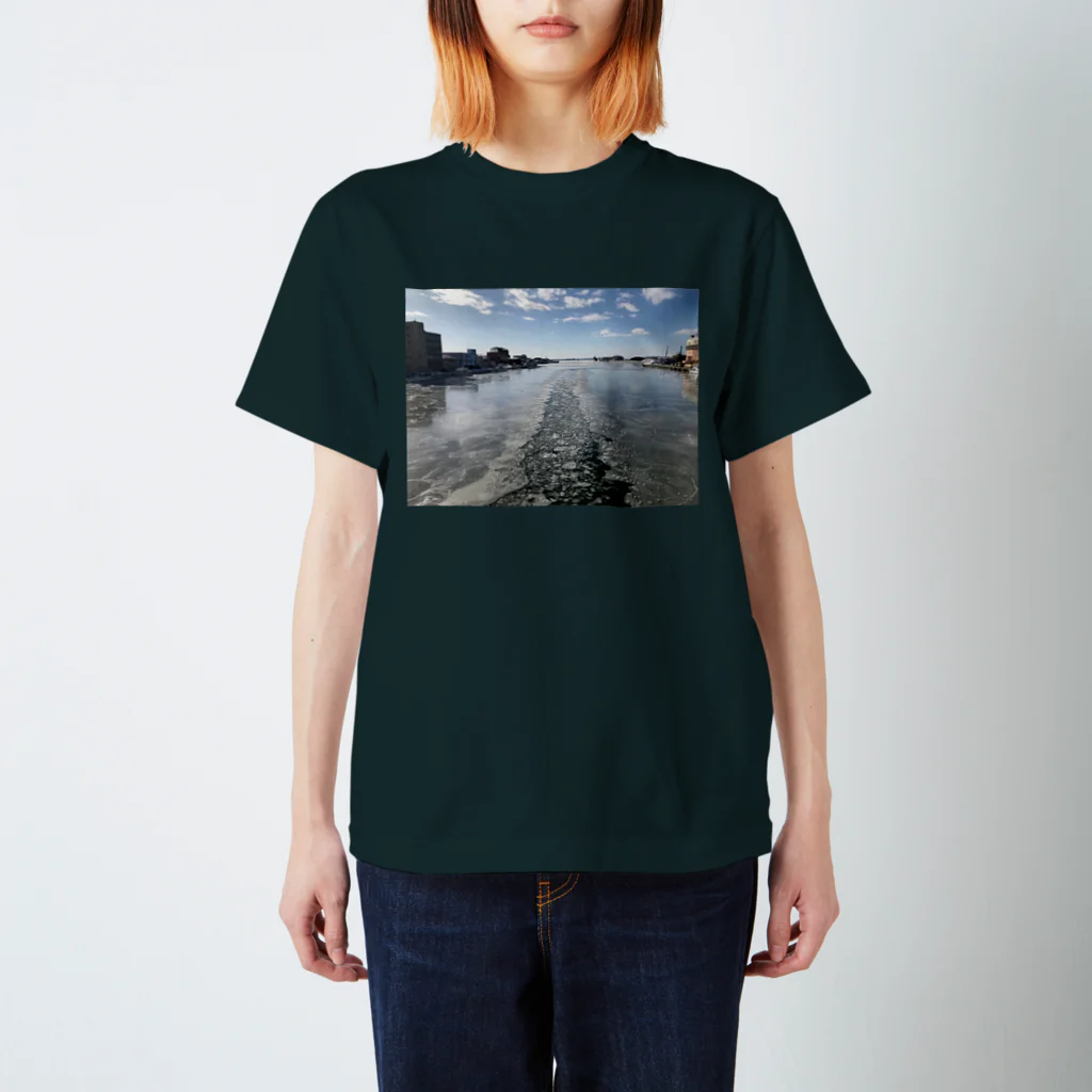 空屋　sorayakusakaの201902111352001　漁船の足跡 Regular Fit T-Shirt