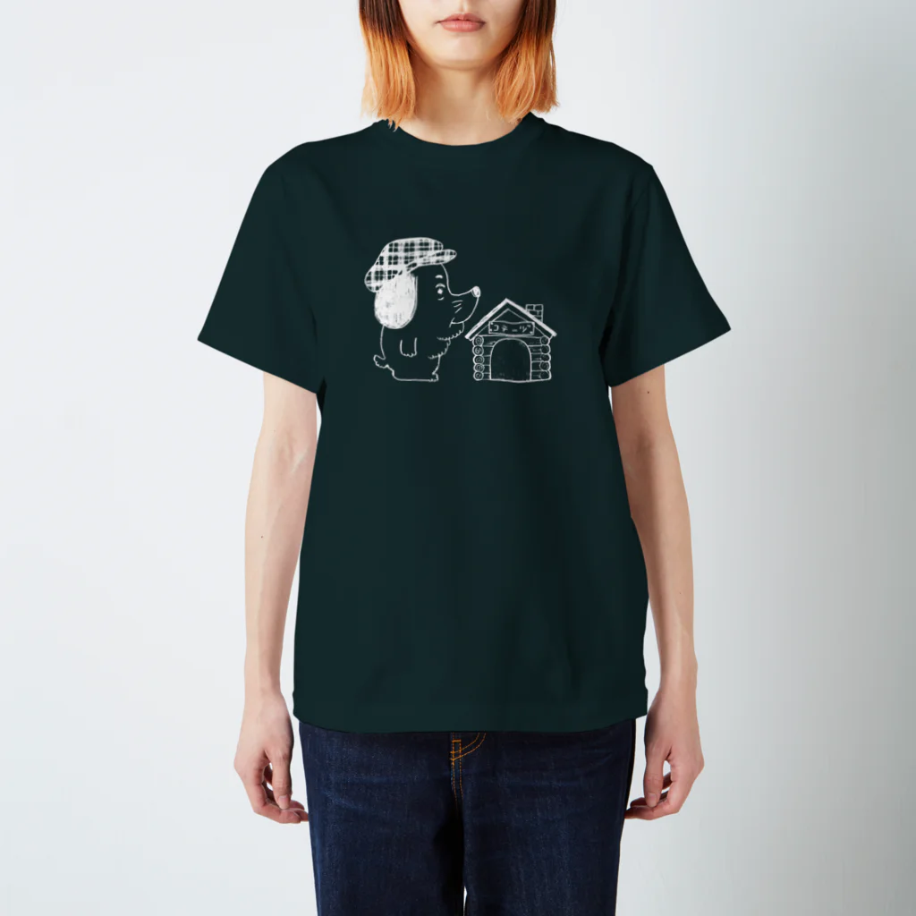 I11ustrationの犬小屋の経営者（しろせん） スタンダードTシャツ