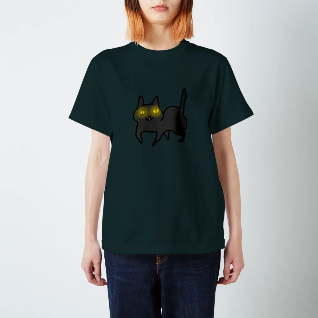 ねりのくらやみのねこ Regular Fit T-Shirt