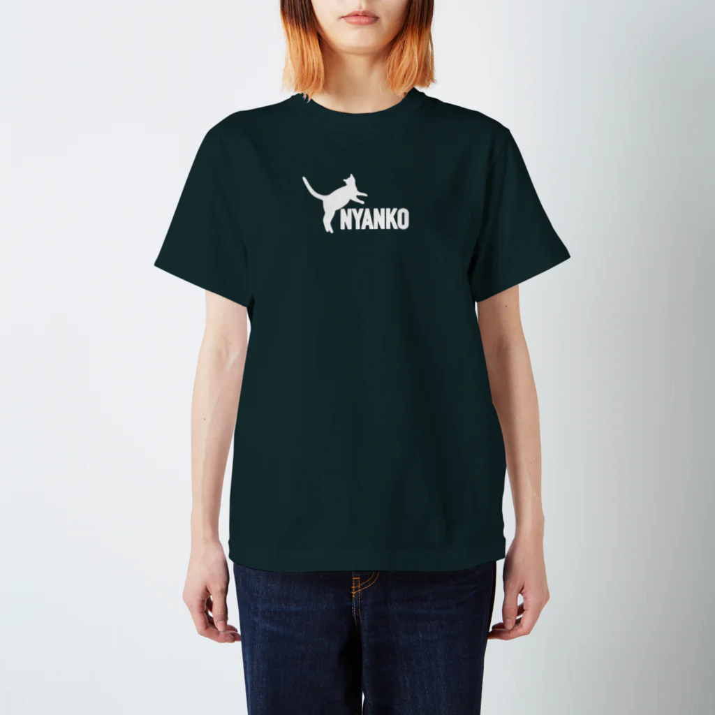 保護猫支援ショップ・パール女将のお宿のNYANKO 2 Regular Fit T-Shirt