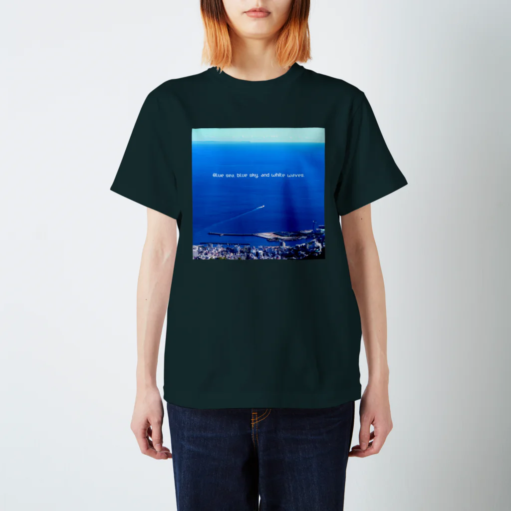 purring moreのBlue sea, blue sky, and white waves. スタンダードTシャツ