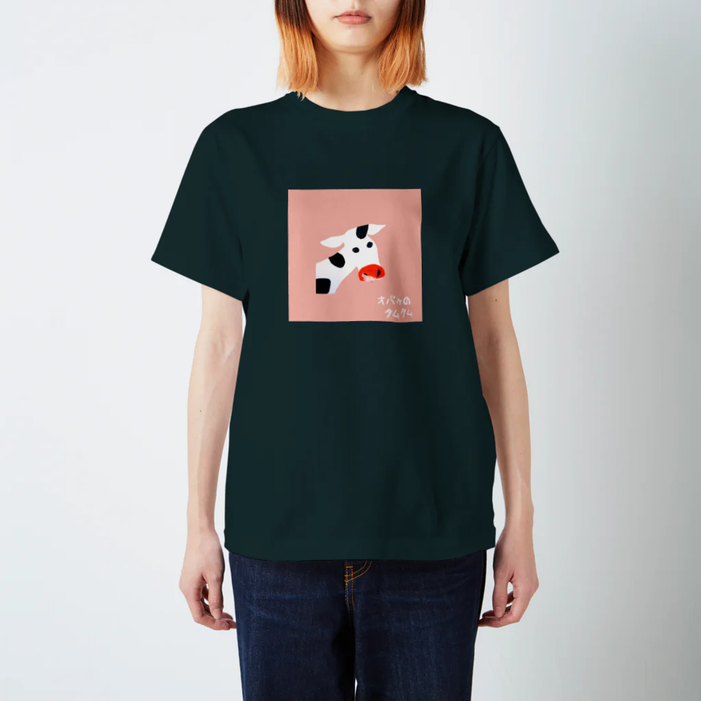 【全盲の絵描き】オバケのタムタムの【全盲の画家】鼻をなめる牛 スタンダードTシャツ