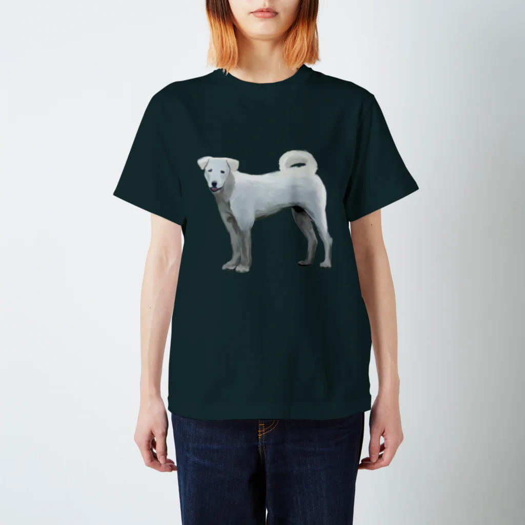 PADKA（ぱだか）のWhite Dog ふんわり白犬 スタンダードTシャツ