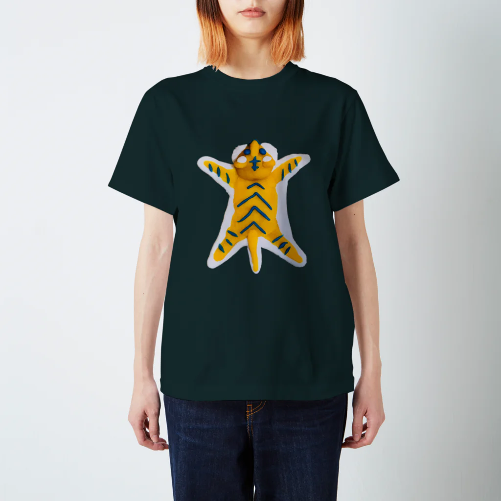 フカツ マリエの虎の敷物（縦）　粘土製 Regular Fit T-Shirt
