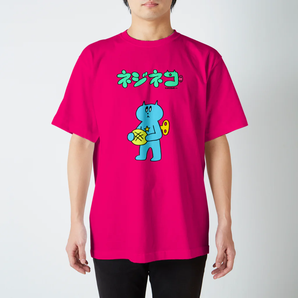 カツボン(KATZBOM)／漫画家ラッパーのネジネコとメロンパン(ロゴ入り) Regular Fit T-Shirt