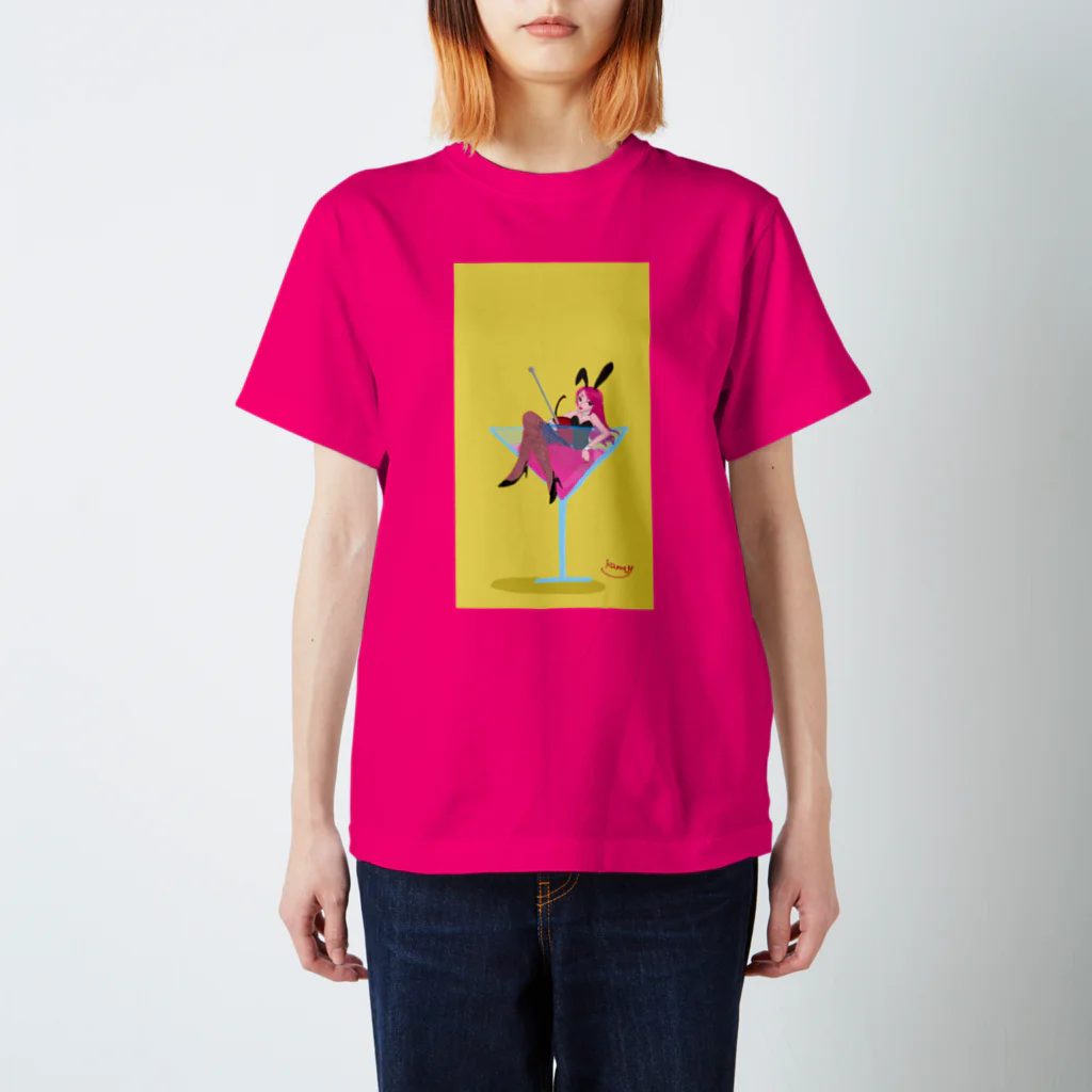 𝙽𝚘 𝚁𝚘𝚜𝚎 𝚆𝚒𝚝𝚑𝚘𝚞𝚝 𝙰 𝚃𝚑𝚘𝚛𝚗.のバニバニ Regular Fit T-Shirt