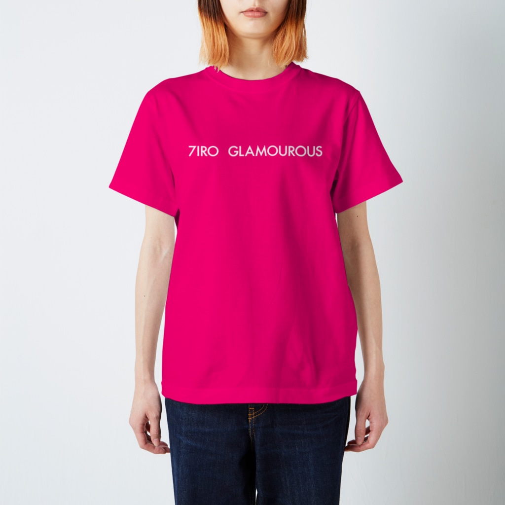 7IRO GLAMOUROUSの※ノエルあり白文字 7IRO GLAMOUROUSシンプルロゴ  Regular Fit T-Shirt