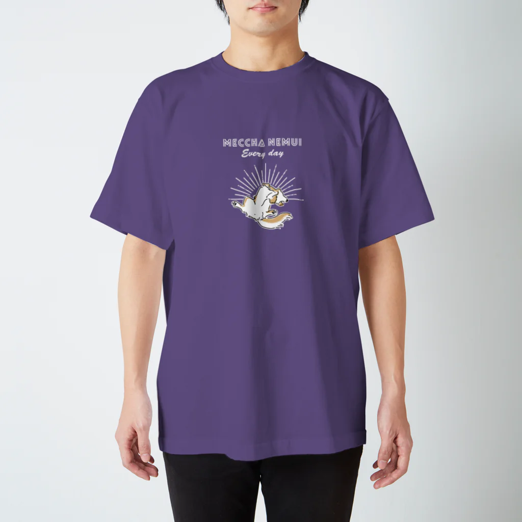 屋台 urukaのMECCHA NEMUI いぬ Regular Fit T-Shirt