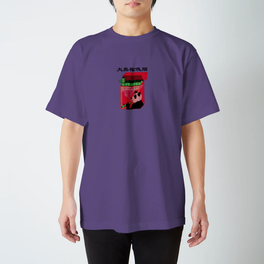 （ID+R)ealのパンダの世界の煙草 Regular Fit T-Shirt