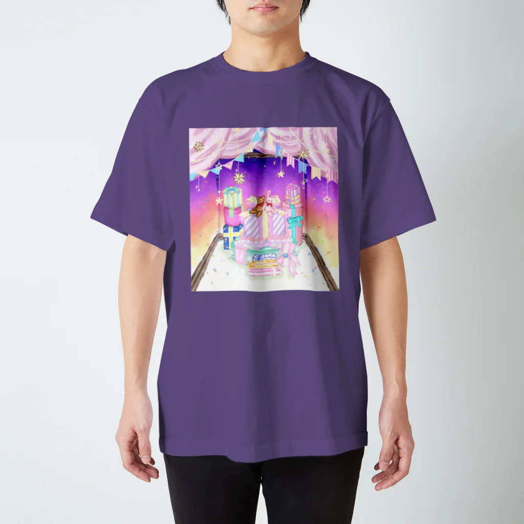 Imitation Hiendの箱の部屋にふたりきり Regular Fit T-Shirt