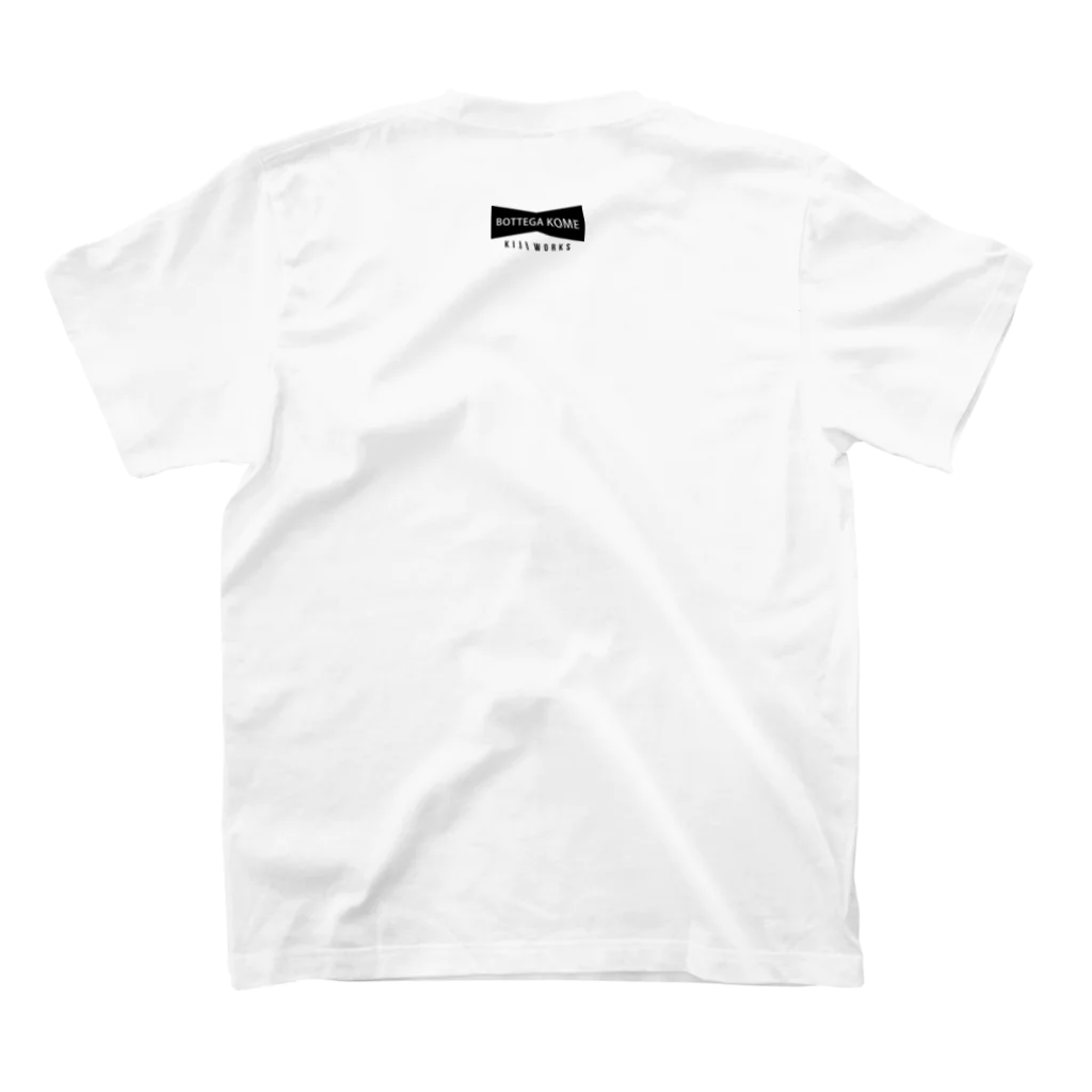 工房KOME kijiworks（Bottega KOME kijiworks）のkijiworks-logo by BKKW Regular Fit T-Shirtの裏面
