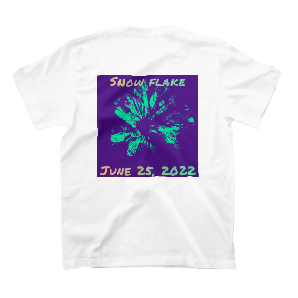 Seita  SuzukiのSnow flake スタンダードTシャツの裏面