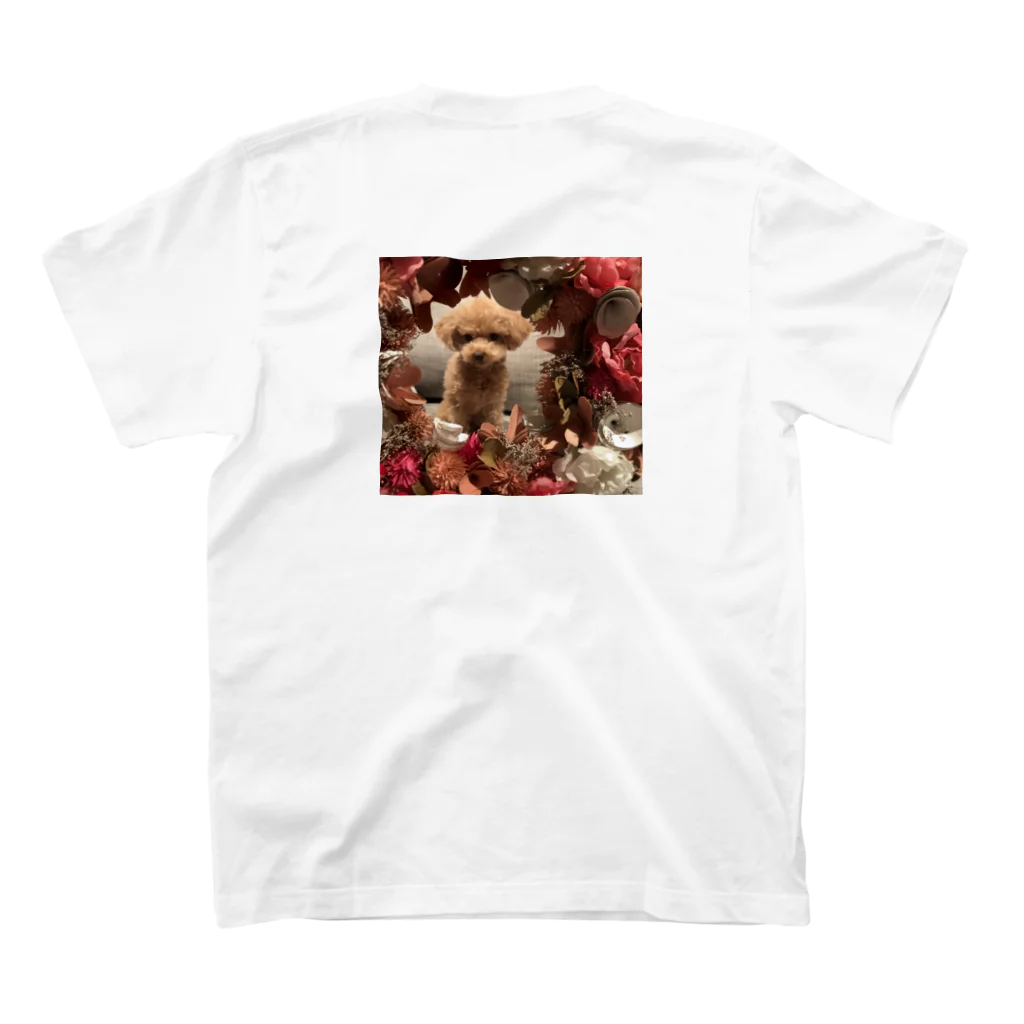 トイプーのビアのトイプーのビア　お花に囲まれて Regular Fit T-Shirtの裏面