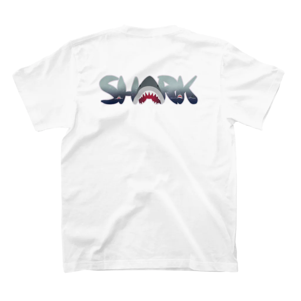 イラスト MONYAAT のバックプリント SHARK サメ Regular Fit T-Shirtの裏面