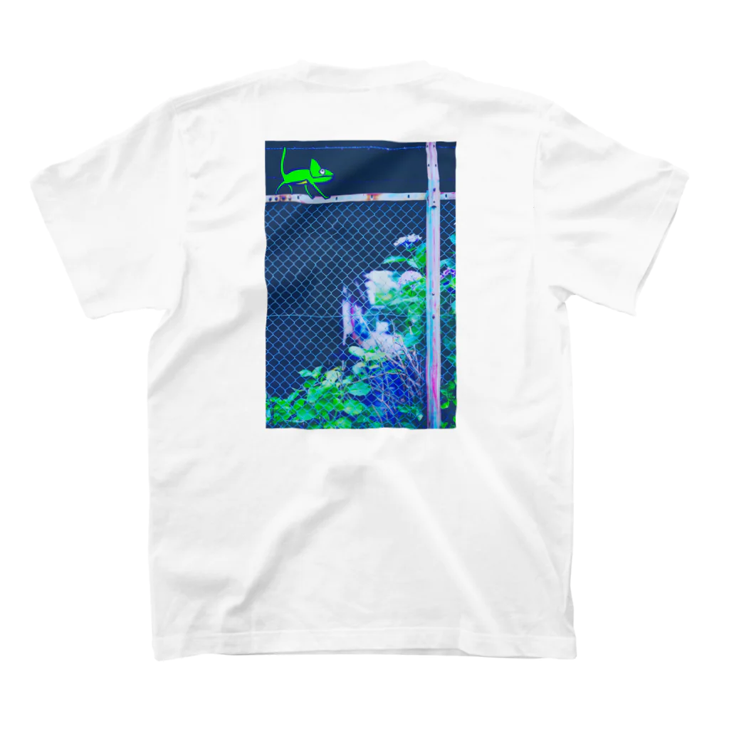 LilyBlanket89の紫陽花カメレオン スタンダードTシャツの裏面
