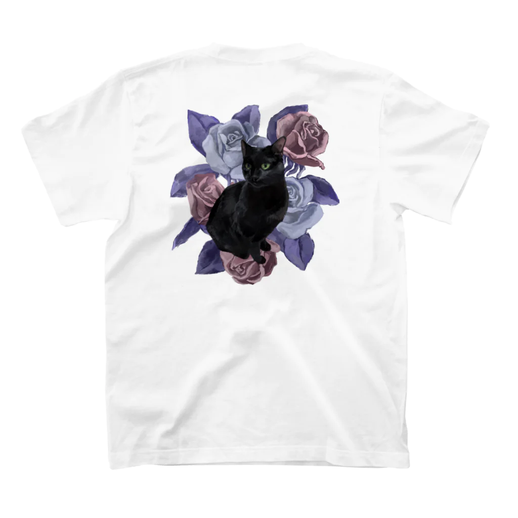 romaromaの薔薇と黒猫 Regular Fit T-Shirtの裏面