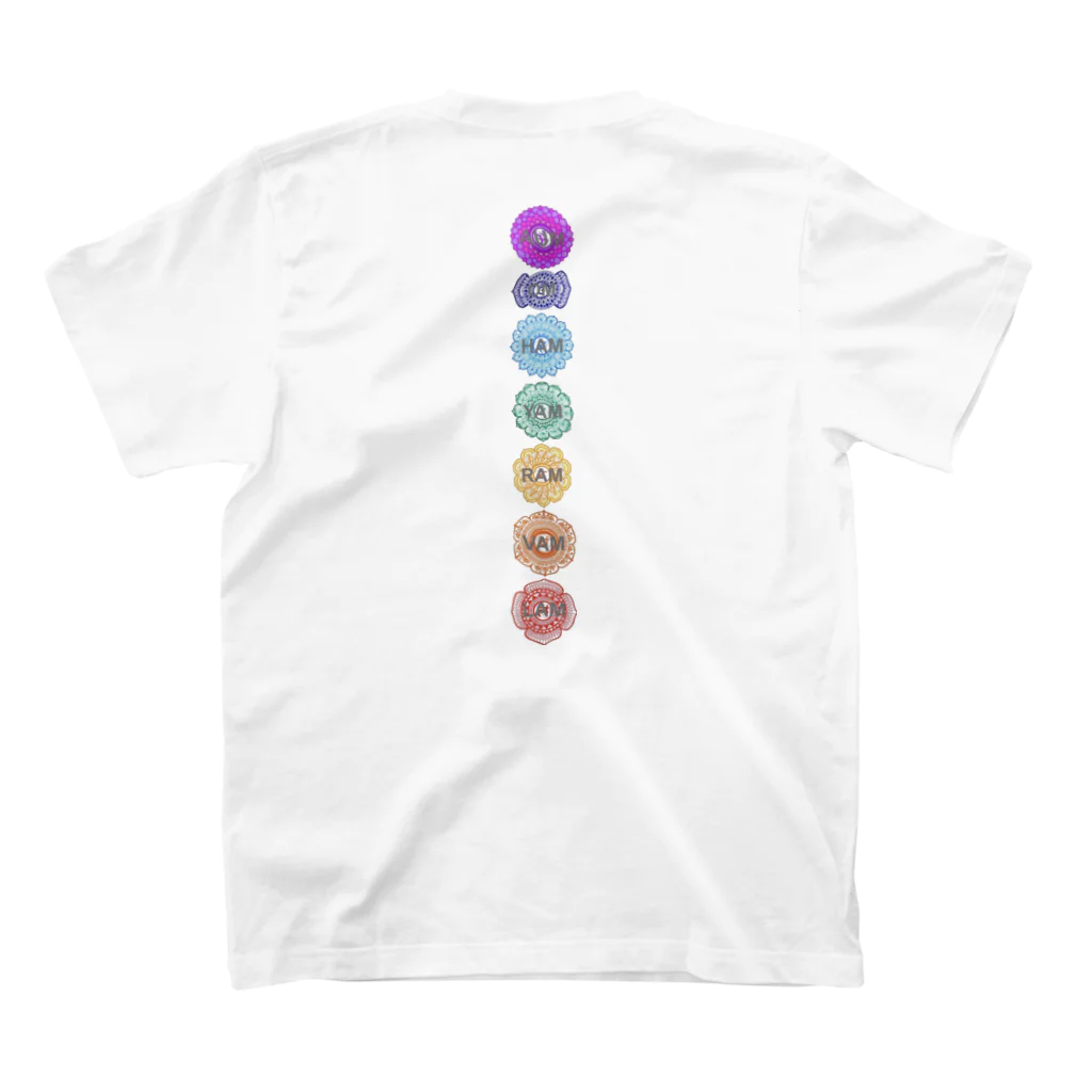 pinturaのchakra mantra Regular Fit T-Shirtの裏面