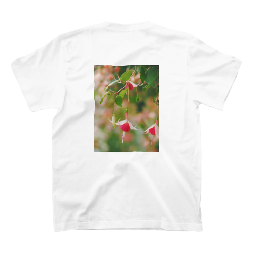 たびのきろくのflower01 Regular Fit T-Shirtの裏面