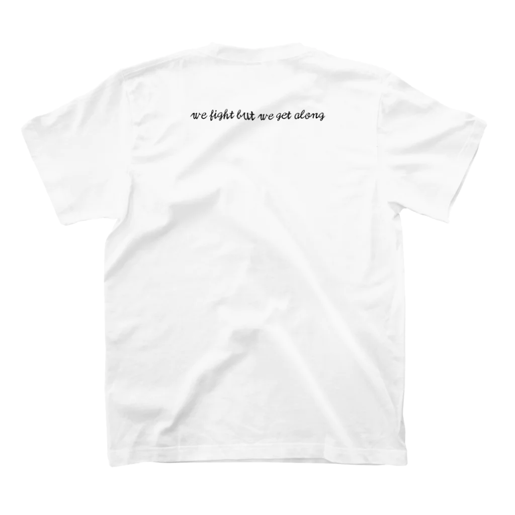 hi0922beのwe fight but we get along Regular Fit T-Shirtの裏面