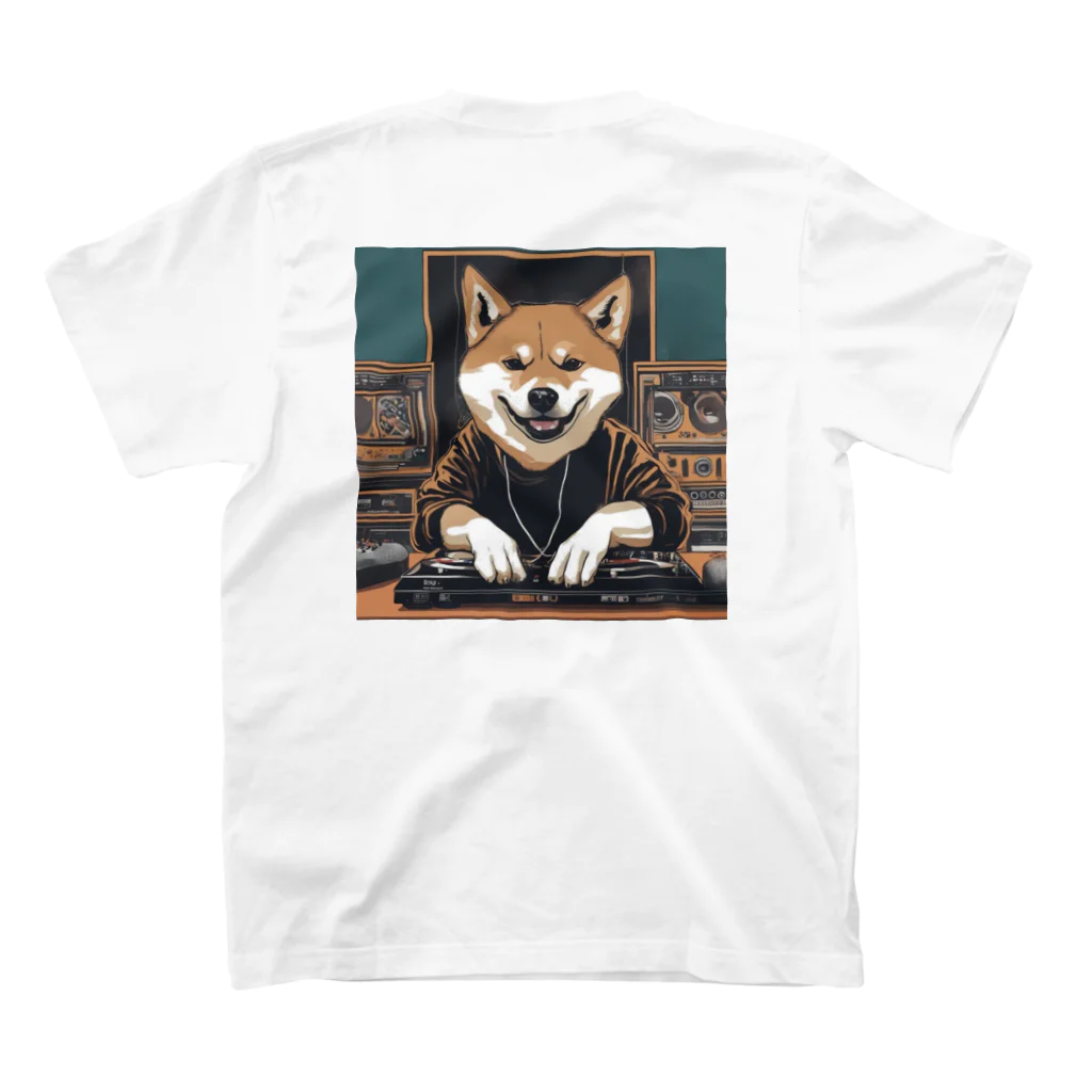 AISHOP のDJ Shiba Inu スタンダードTシャツの裏面