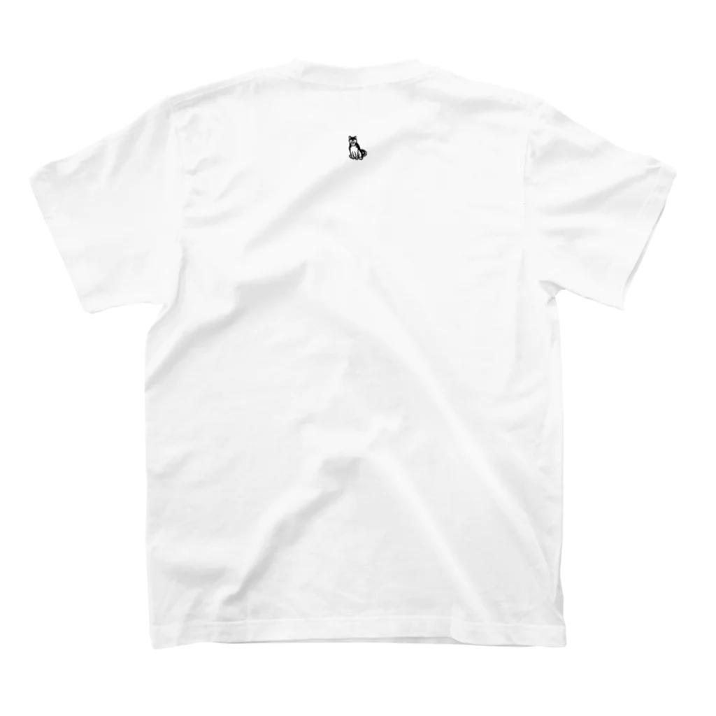 とやまソフトセンターの柴と軽トラ（前後モノクロ①）by kayaman Regular Fit T-Shirtの裏面