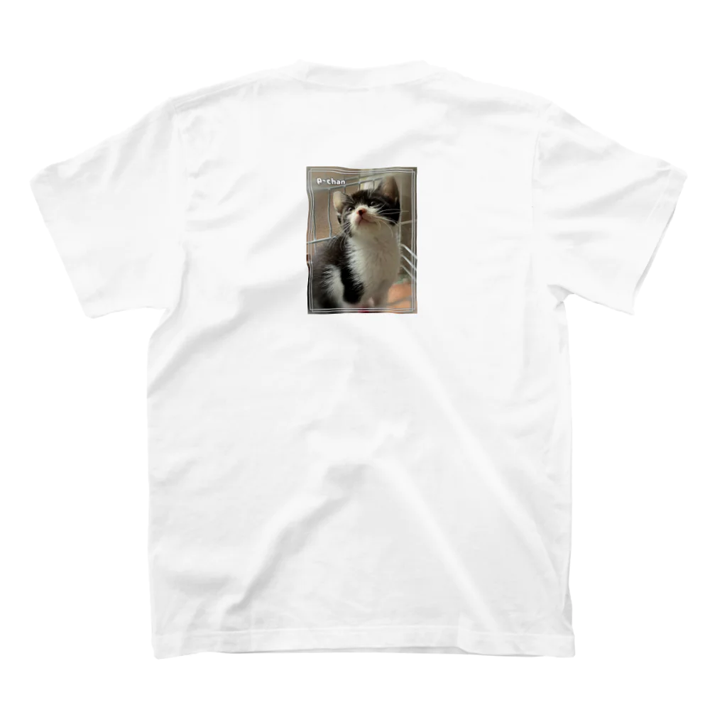 nekousagi*∩..∩の保護猫Pちゃん【ロゴなし】 スタンダードTシャツの裏面