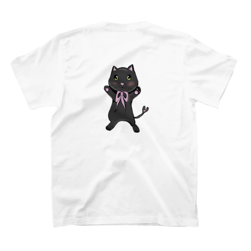 黒猫にゃにゃは七宇@繊細さんに優しい波動フィーリング鑑定士のかけがえのない相棒のきゅーてぃにゃにゃ Regular Fit T-Shirtの裏面