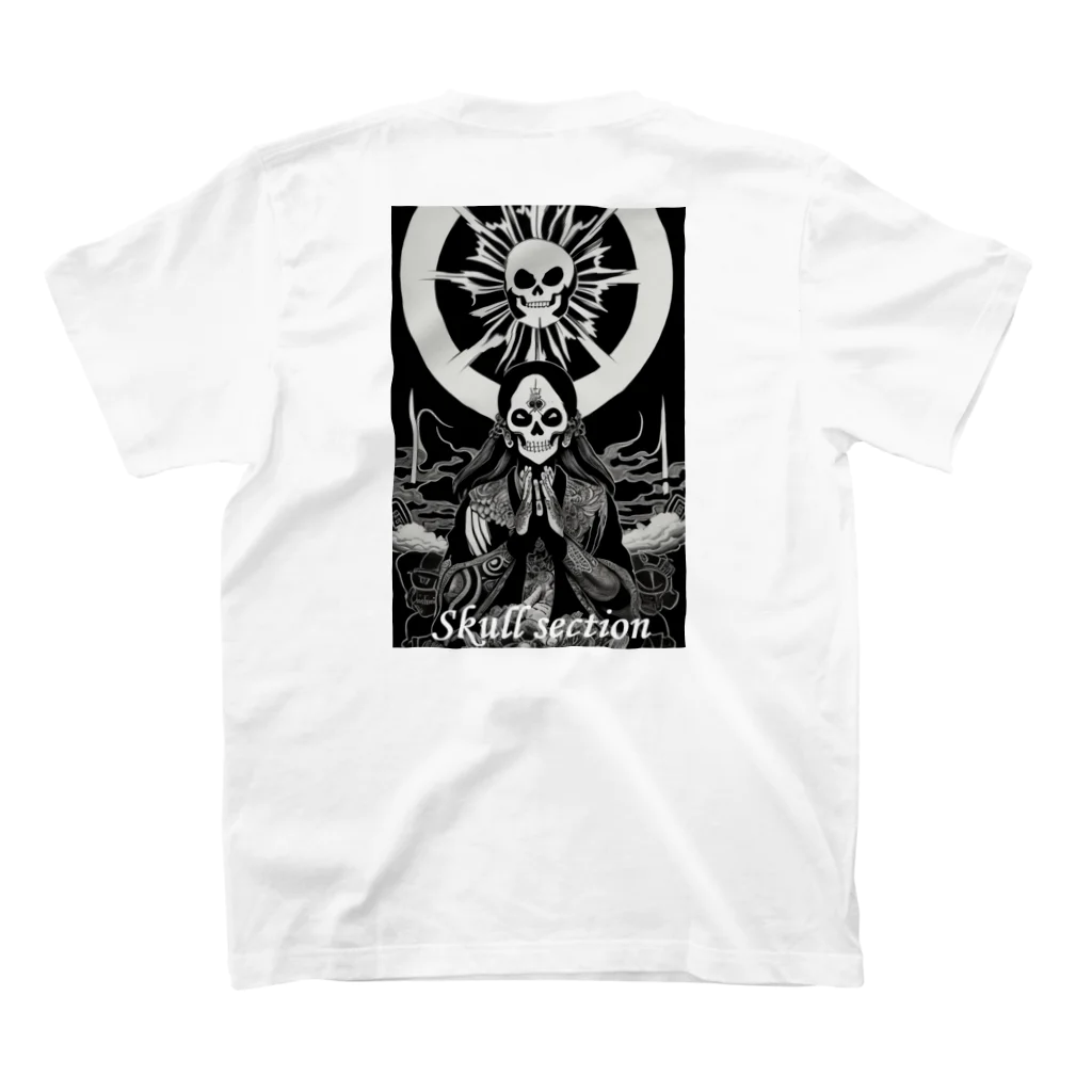 Skull sectionの太陽に祈り Regular Fit T-Shirtの裏面