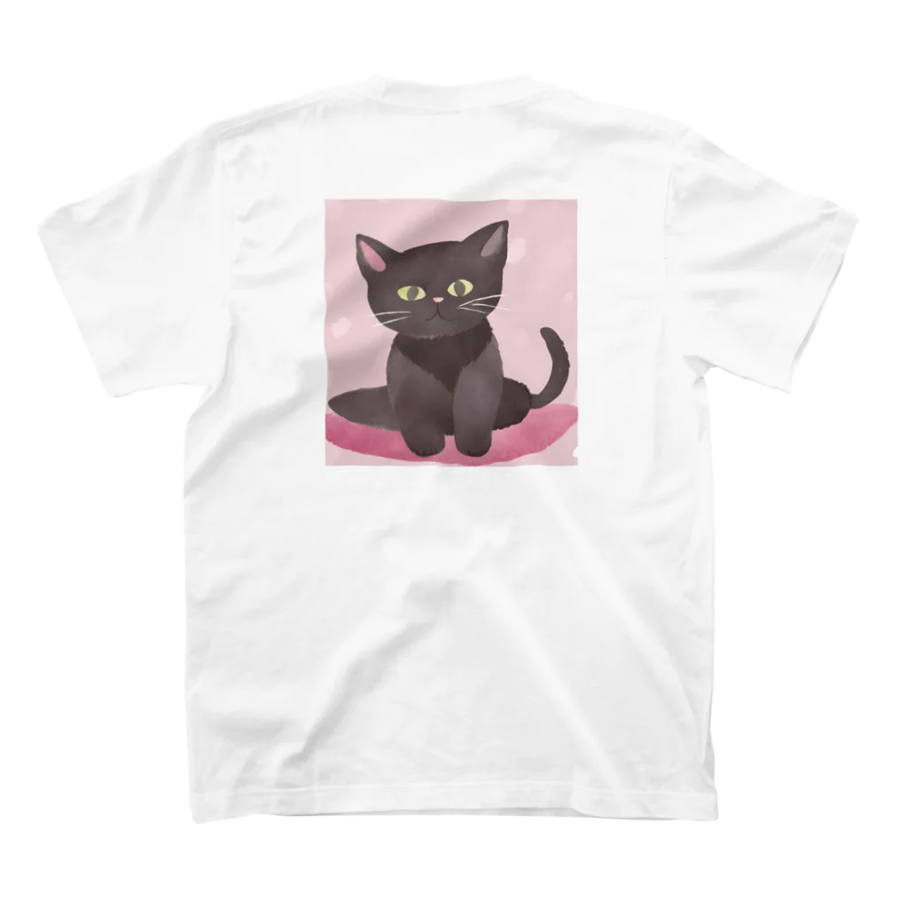 木馬の黒猫ちゃん Regular Fit T-Shirtの裏面