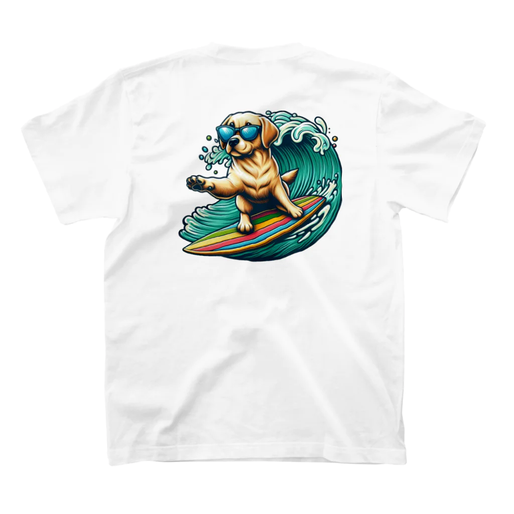 Surfing Dogの波乗りラブラドール Regular Fit T-Shirtの裏面