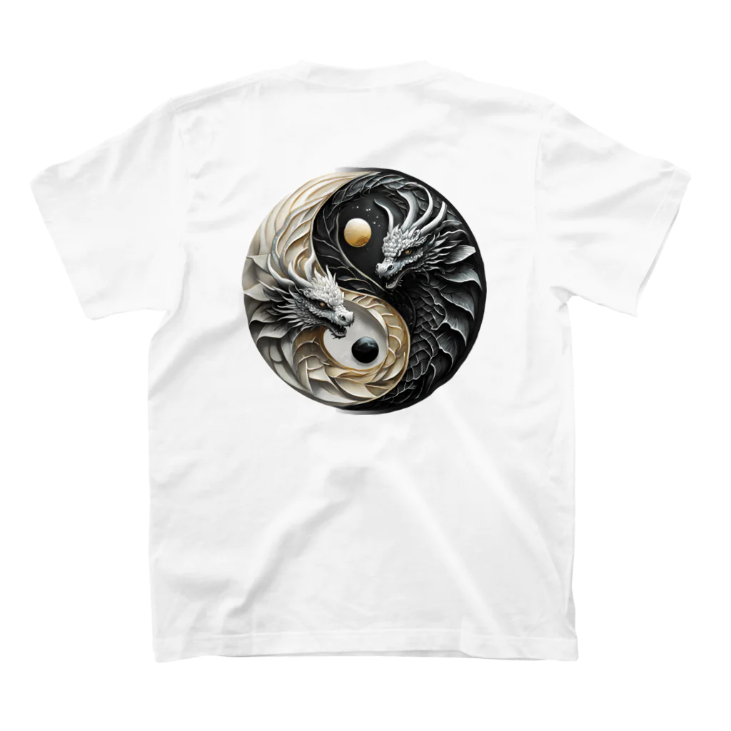 Ａ’ｚｗｏｒｋＳの龍頭陰陽太極図 Regular Fit T-Shirtの裏面