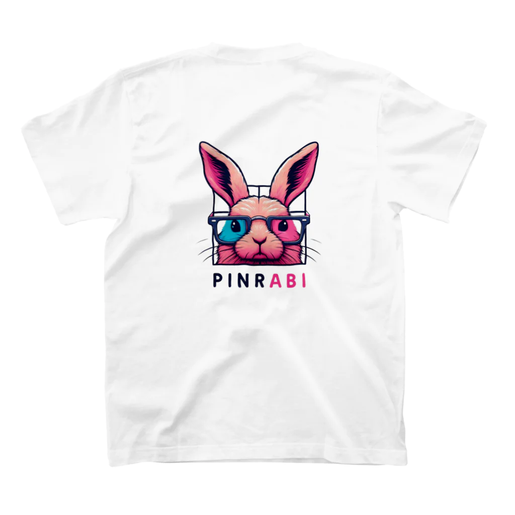 pinrabi【ピンラビ】のPINRABI【クールで個性的なピンクのウサギ】 Regular Fit T-Shirtの裏面