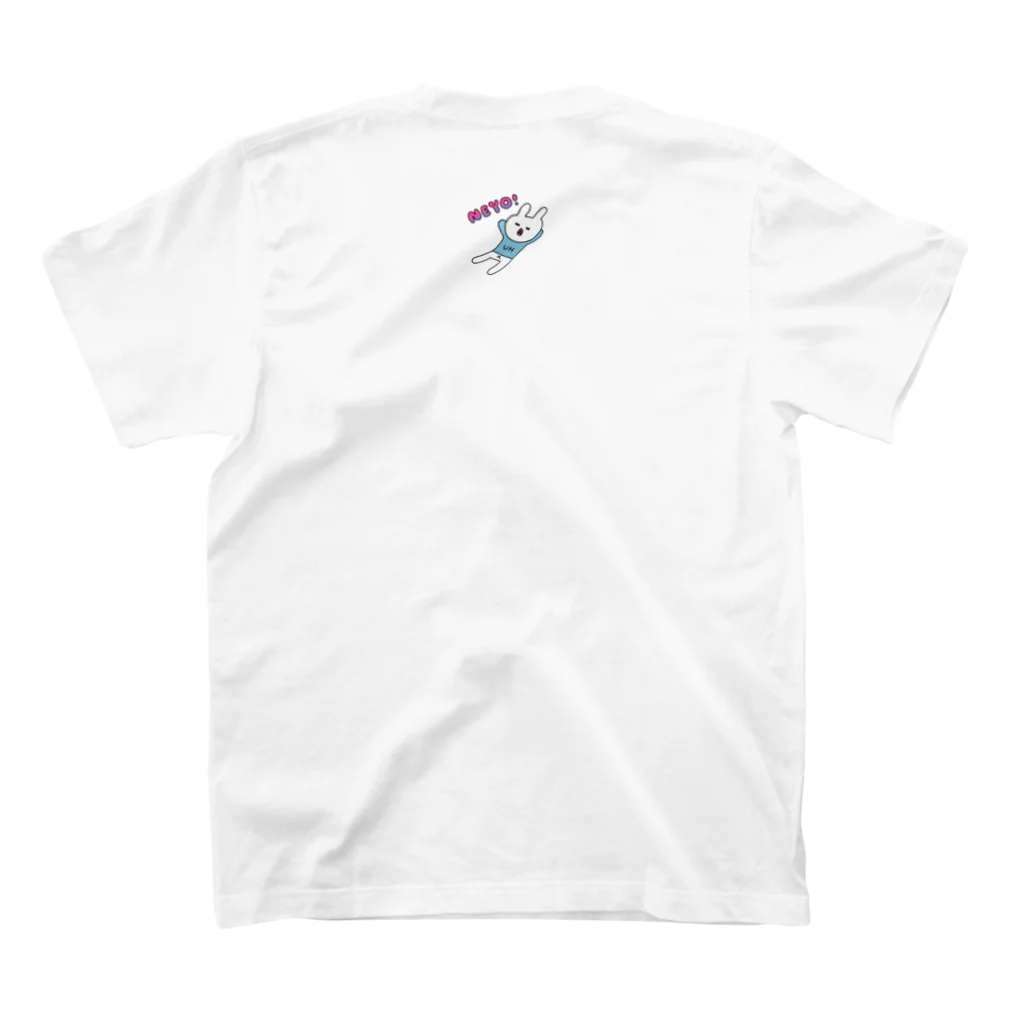 ウサギのウー by NIKUQ WORKSのNEMUTAI (淡い) Regular Fit T-Shirtの裏面