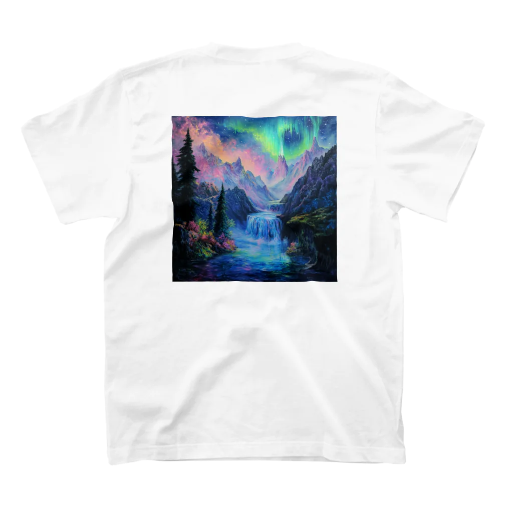 わらびもち。のオーロラの渓谷 Regular Fit T-Shirtの裏面