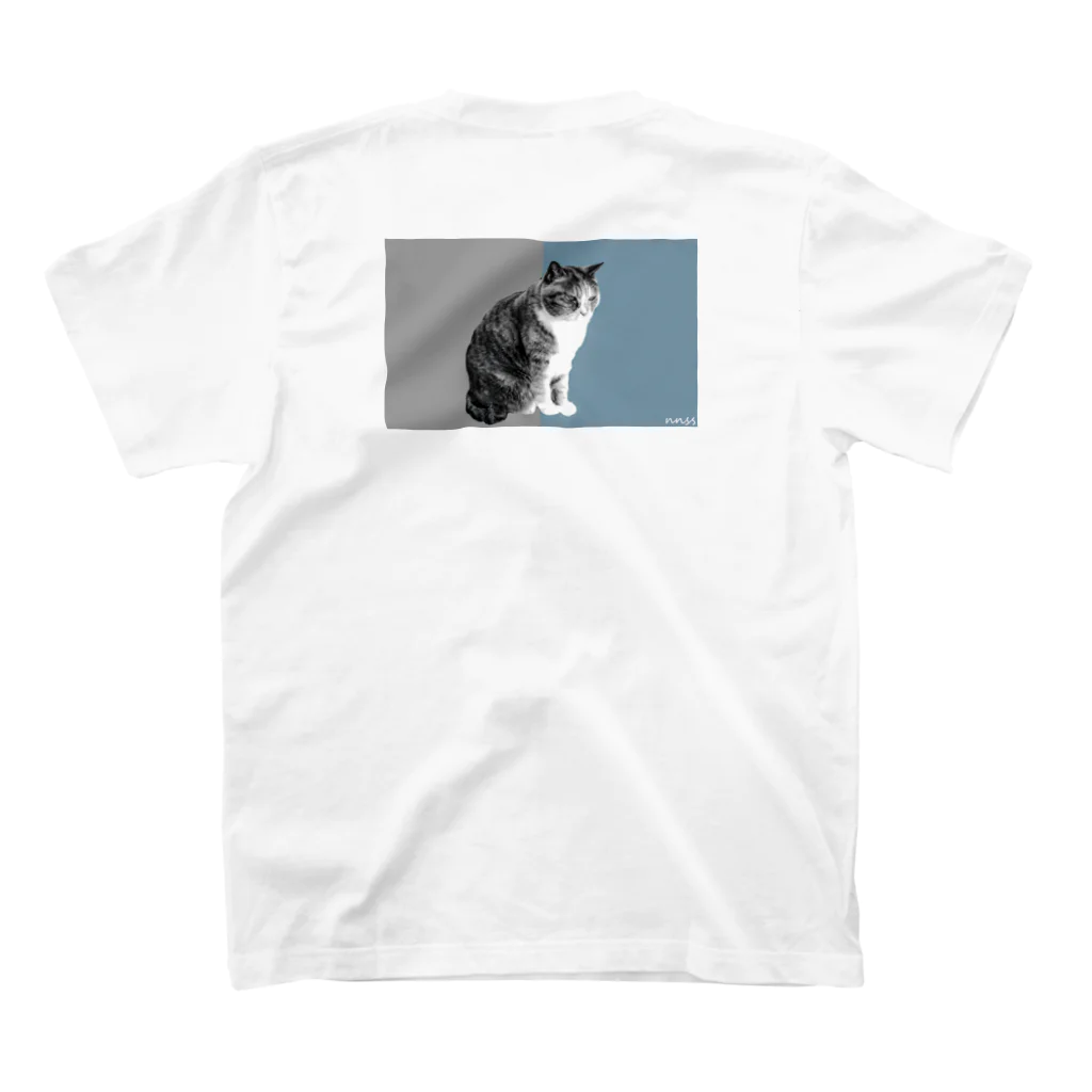 - NNSS -の猫-NNSS-2019"2tone gray" Regular Fit T-Shirtの裏面