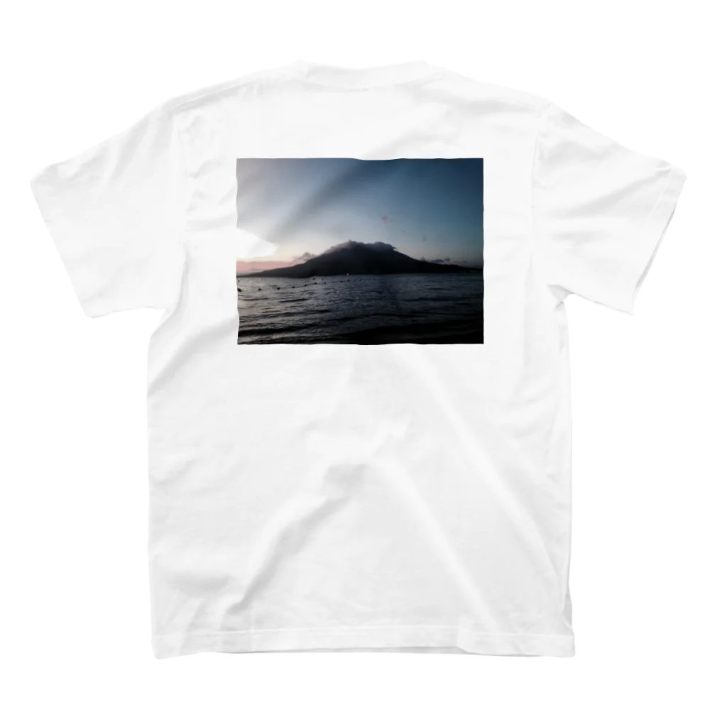 kichiの鹿児島 桜島 ① 朝 薩摩十字 Regular Fit T-Shirtの裏面