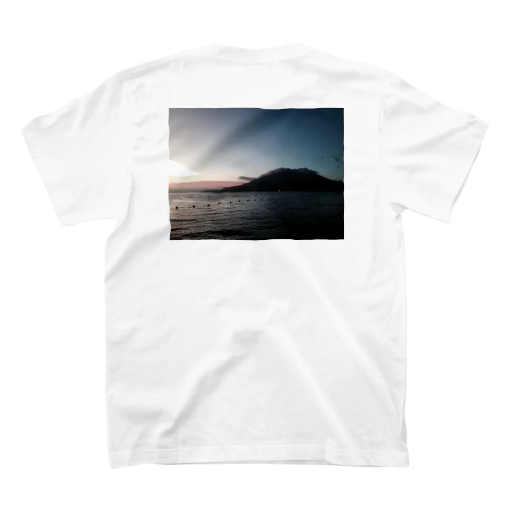 kichiの鹿児島 桜島 ② 朝 cangoxina スタンダードTシャツの裏面