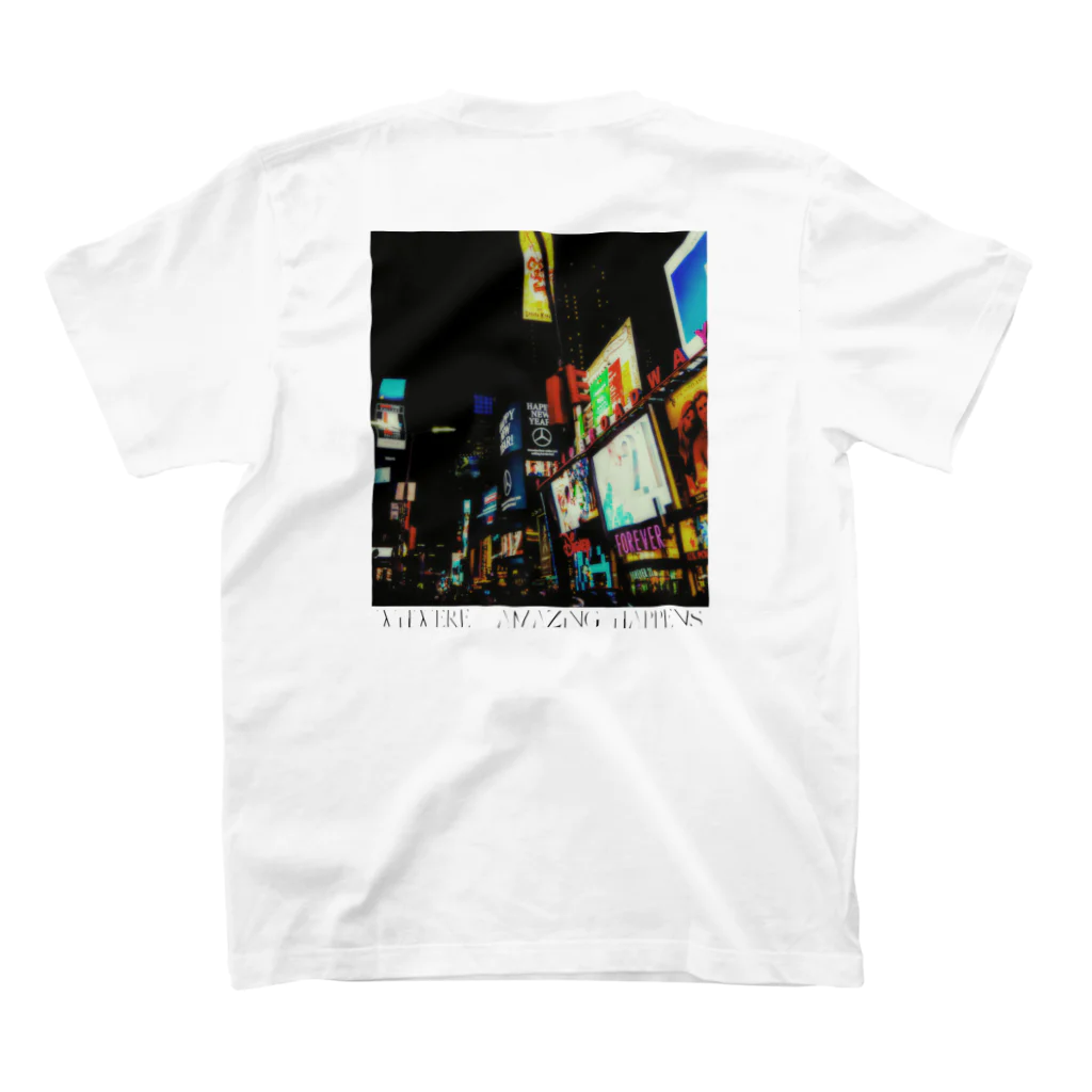 Haruki HorimotoのWhere Amazing Happenes white frt Regular Fit T-Shirtの裏面