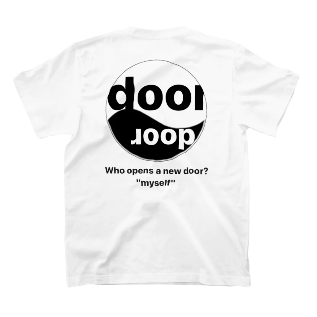 『Door』　Who opens a new door? "myself"のDoor Regular Fit T-Shirtの裏面