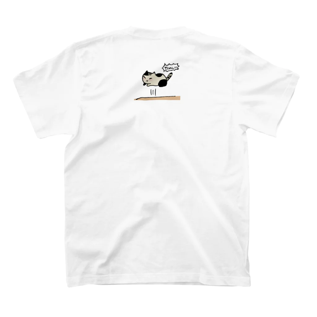 冷珈琲館の＼たのしい／ねこ Regular Fit T-Shirtの裏面