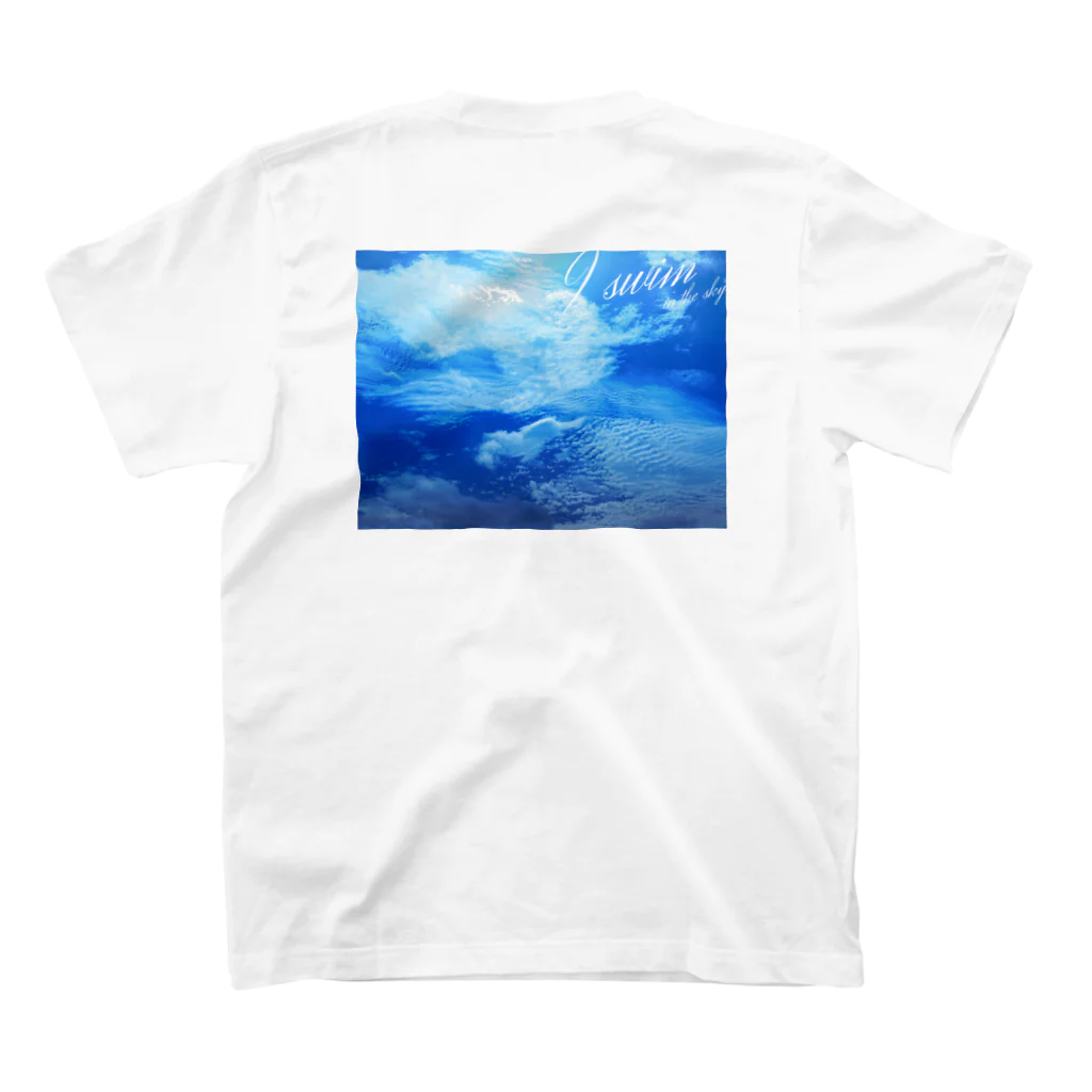 リリラレの⛅️I swim in the sky☁️ Regular Fit T-Shirtの裏面