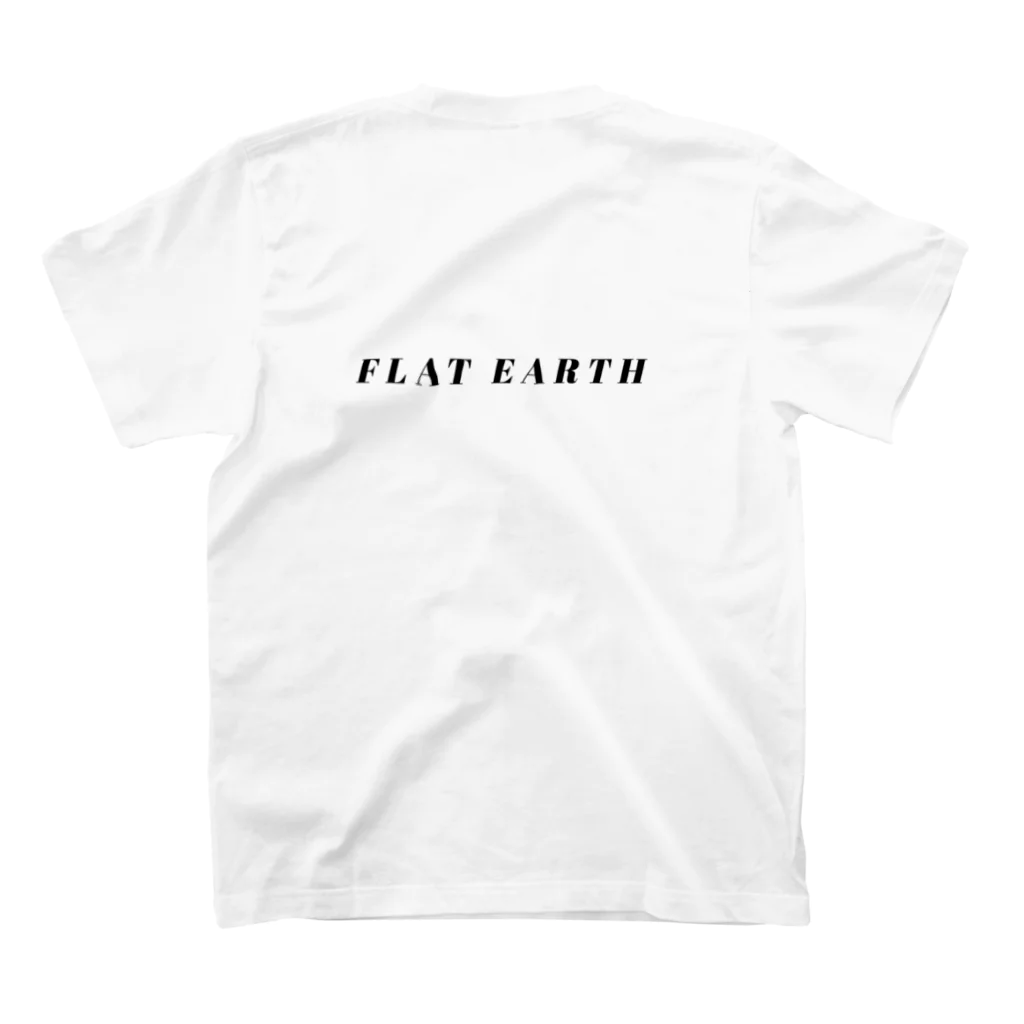 flat earthのflat earth no.1  Regular Fit T-Shirtの裏面