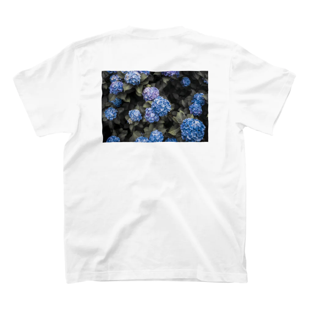 nanato yamadaのHydrangea 紫陽花T blue スタンダードTシャツの裏面