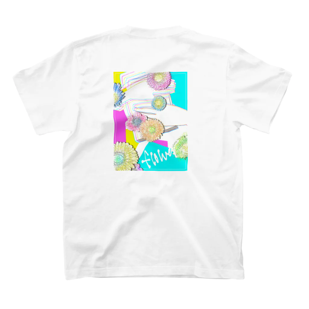 Me.6のFlower． スタンダードTシャツの裏面