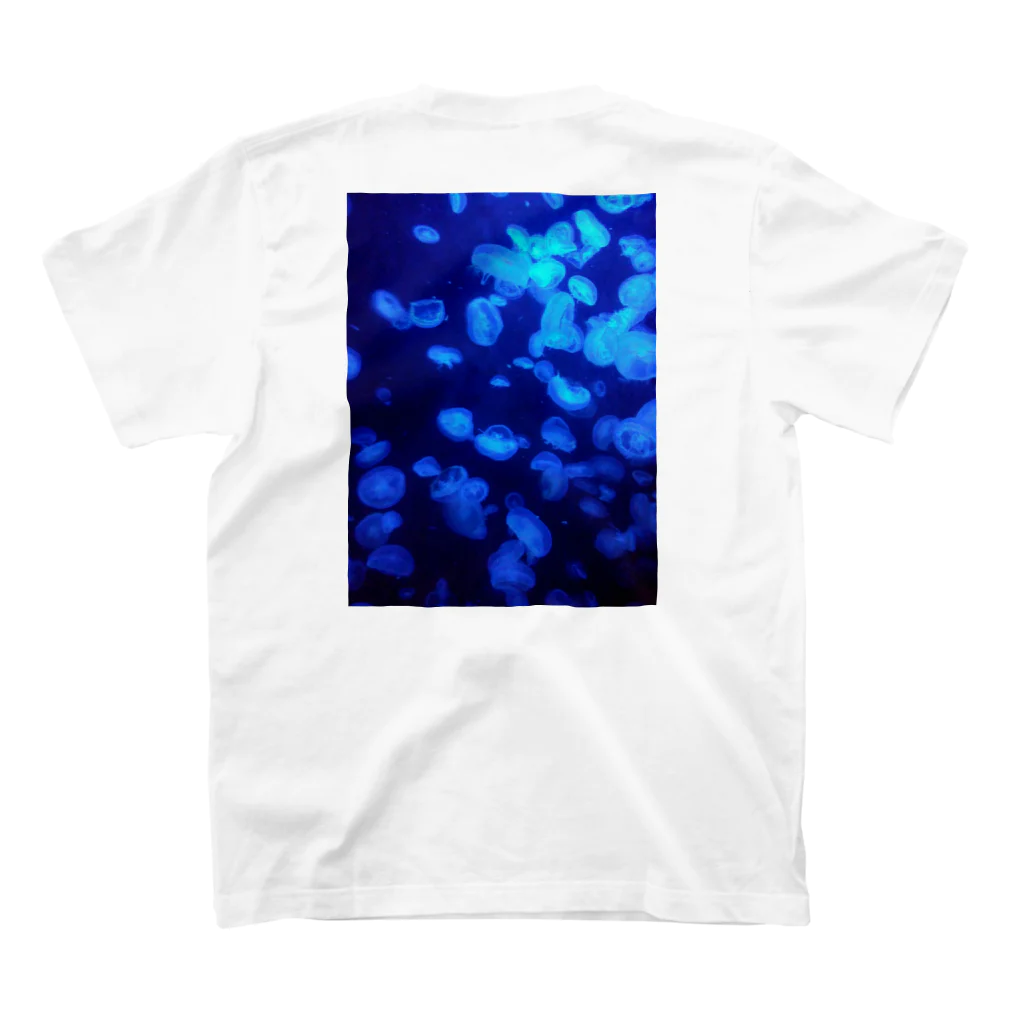 ──「𝐌𝐨𝐦𝐨」──のJelly fishଳ スタンダードTシャツの裏面