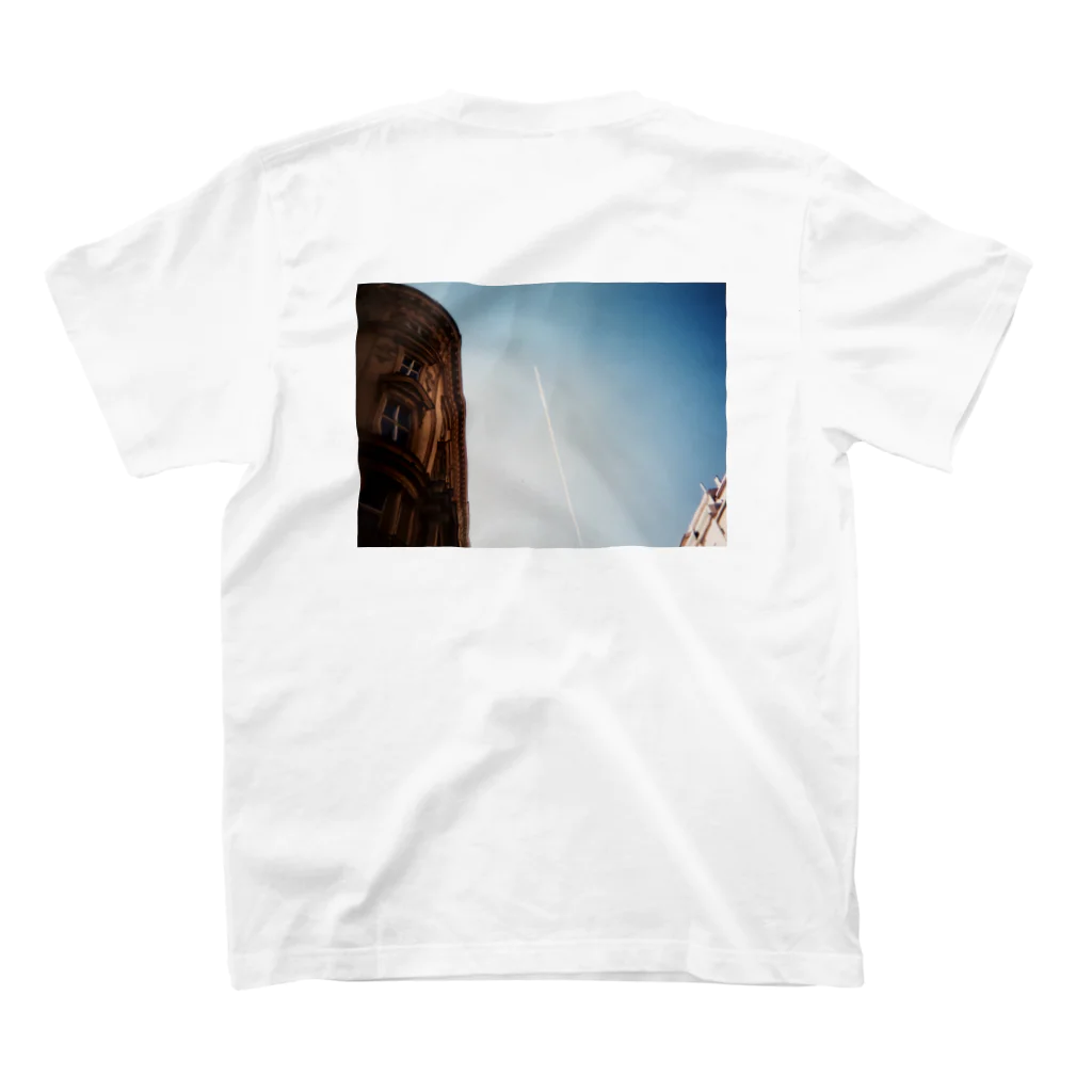 旅先フォトショップのウィーンの夕方の空 スタンダードTシャツの裏面