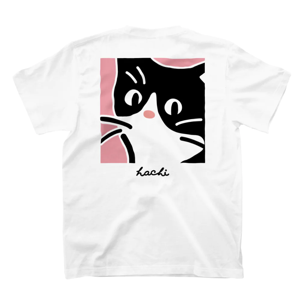 ハチワレ猫　ハチのお店のハチワレ猫　ハチ BOXピンク Regular Fit T-Shirtの裏面