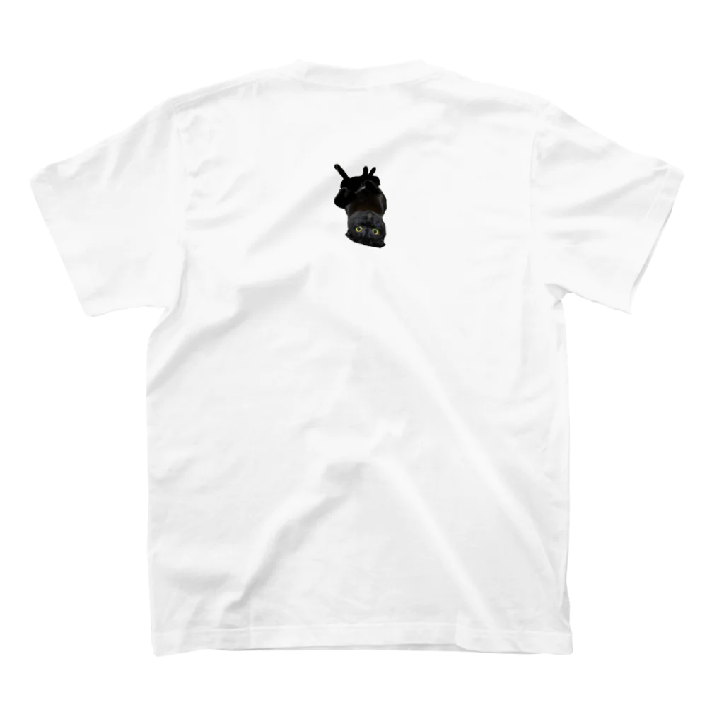 Pirka Nonnoの不思議な力を持つ黒猫🐾 スタンダードTシャツの裏面